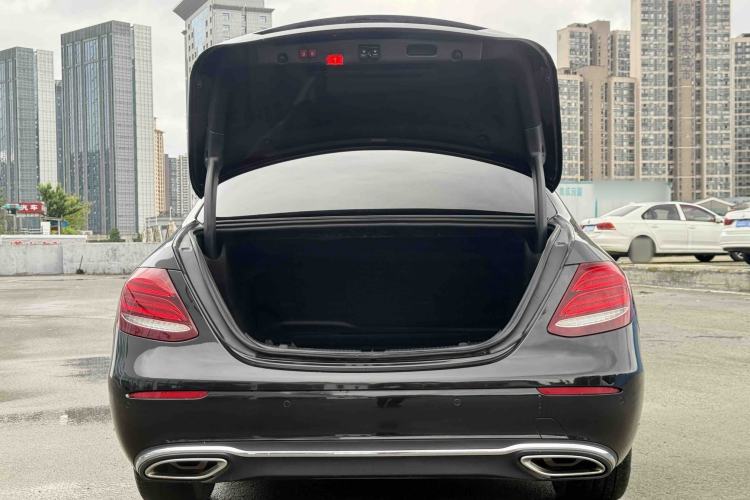 Used Mercedes-Benz E-Class 2019 E 260 L Interior 6