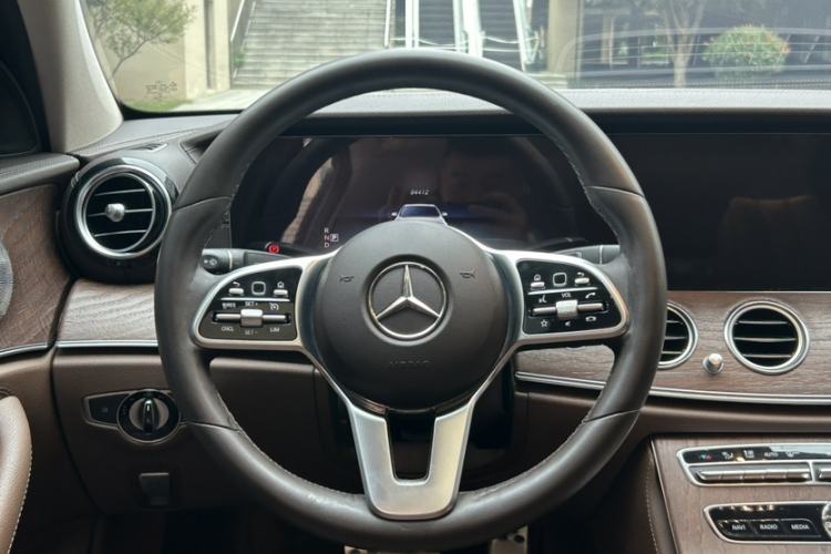 Used Mercedes-Benz E-Class 2019 E 200 L Interior 6