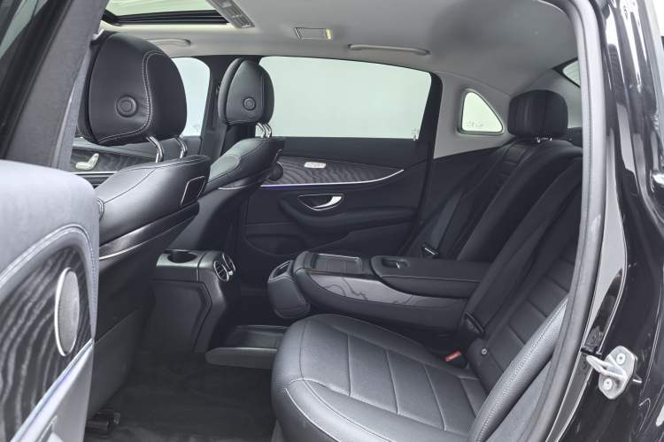 Used Mercedes-Benz E-Class 2019 E 200 L Sport Edition Interior 6