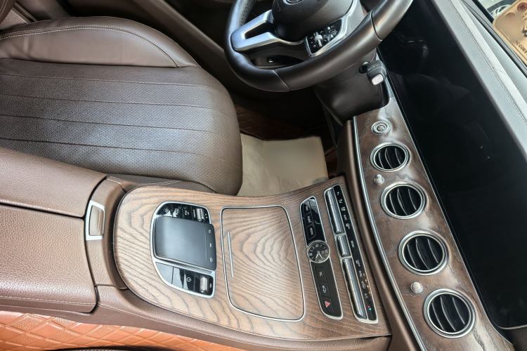 Used Mercedes-Benz E-Class 2019 E 300 L Luxury Model Interior 7