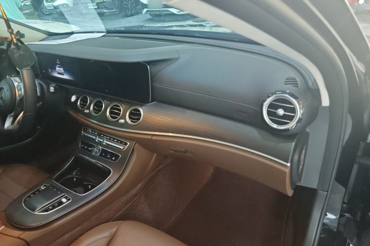Used Mercedes-Benz E-Class 2019 Restyled E 300 L Sport Luxury Edition Interior 7