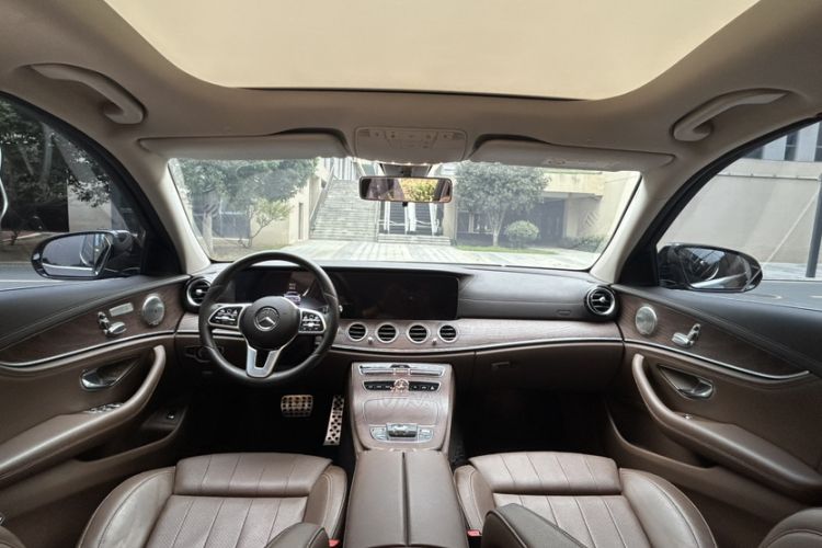 Used Mercedes-Benz E-Class 2019 E 200 L Interior 7