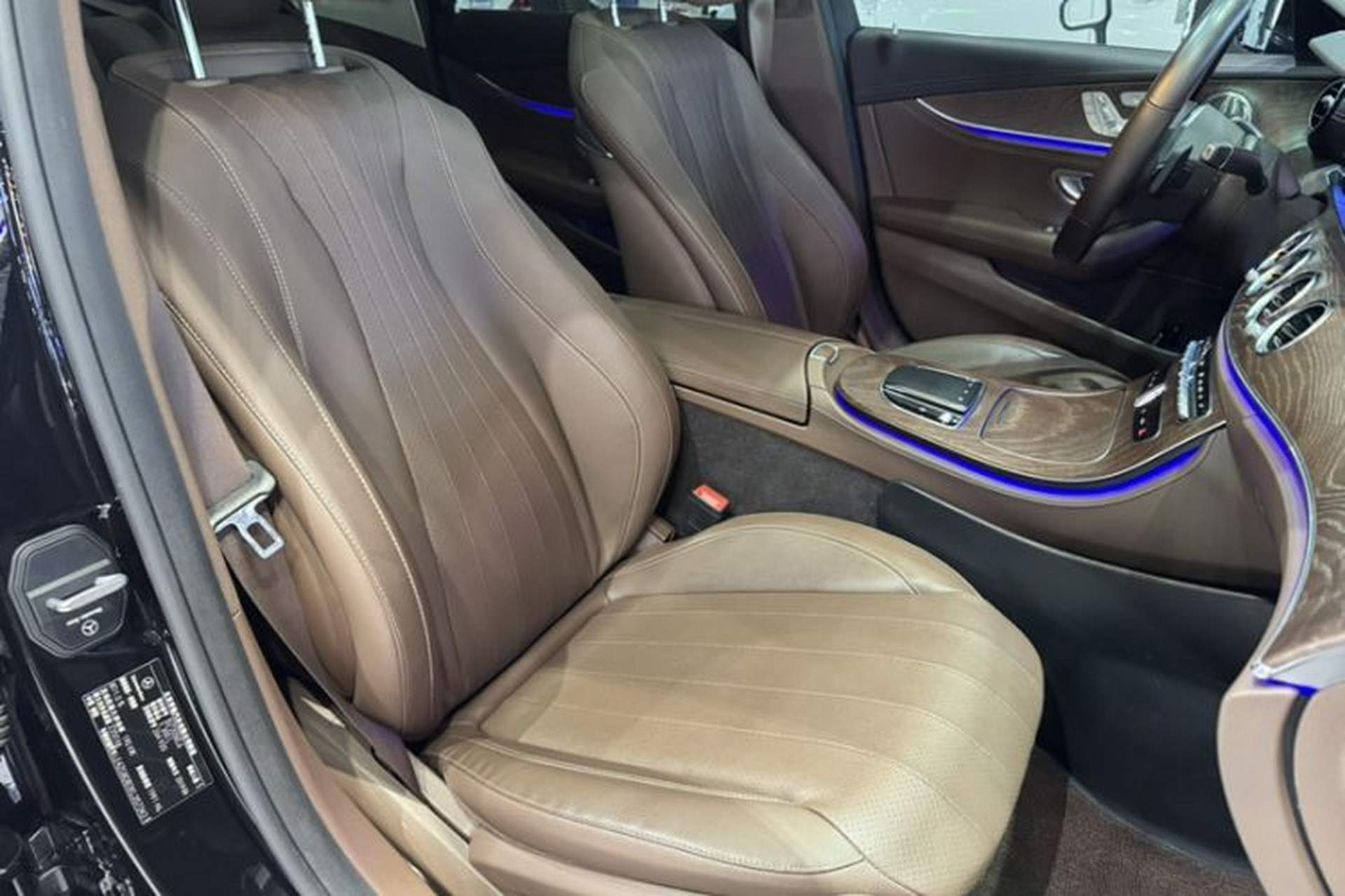 Used Mercedes-Benz E-Class 2019 Facelifted E 300 L Stylish Version Interior 7