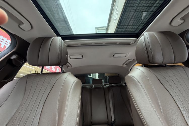 Used Mercedes-Benz E-Class 2019 E 200 L Interior 7