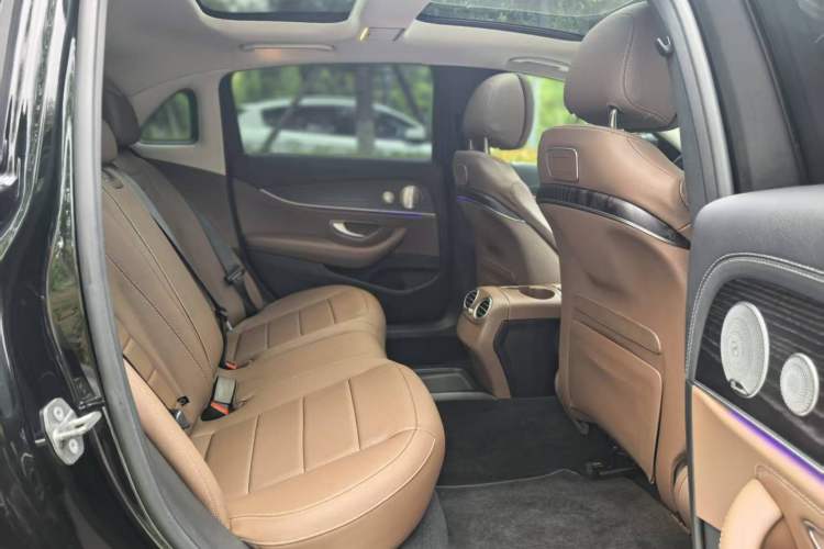 Used Mercedes-Benz E-Class 2019 Restyled E 300 L Sporty and Stylish Edition Interior 8