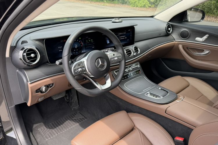 Used Mercedes-Benz E-Class 2019 E 260 L Sport Edition Interior 8