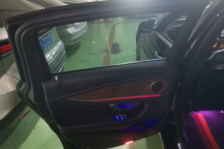 Used Mercedes-Benz E-Class 2019 E 300 L Stylish Model Interior 8