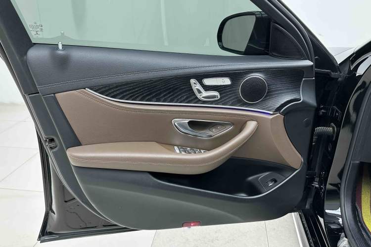 Used Mercedes-Benz E-Class 2019 E 200 L Sport Edition Interior 9