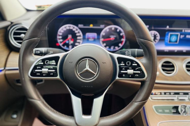 Used Mercedes-Benz E-Class 2019 Facelifted E 300 L Stylish Version Interior 9
