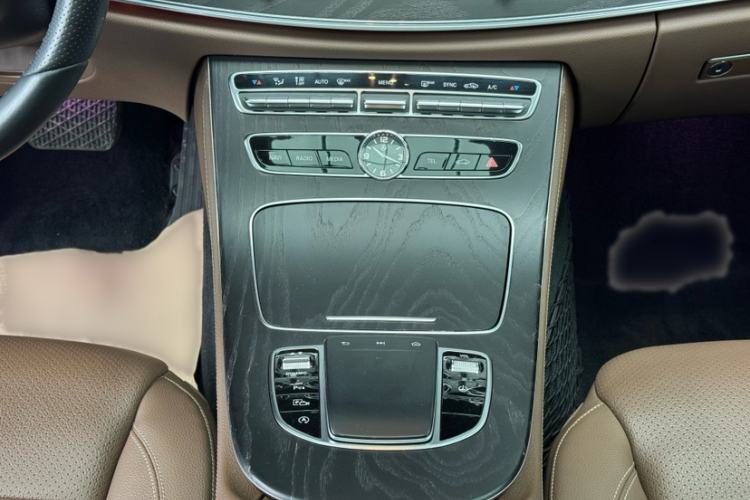 Used Mercedes-Benz E-Class 2019 Restyled E 300 L Sporty and Stylish Edition Interior 9