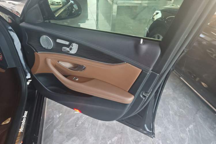 Used Mercedes-Benz E-Class 2019 Restyled E 300 L Sport Luxury Edition Interior 9