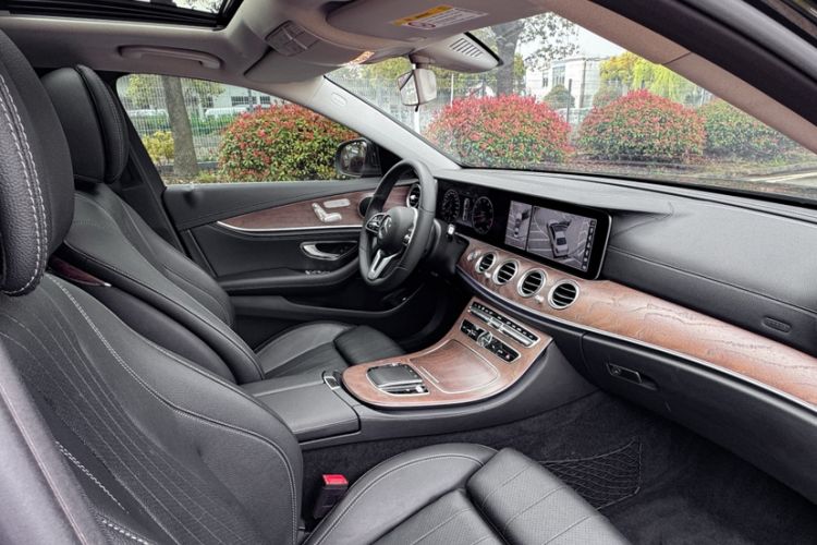 Used Mercedes-Benz E-Class 2019 E 260 L Interior 9