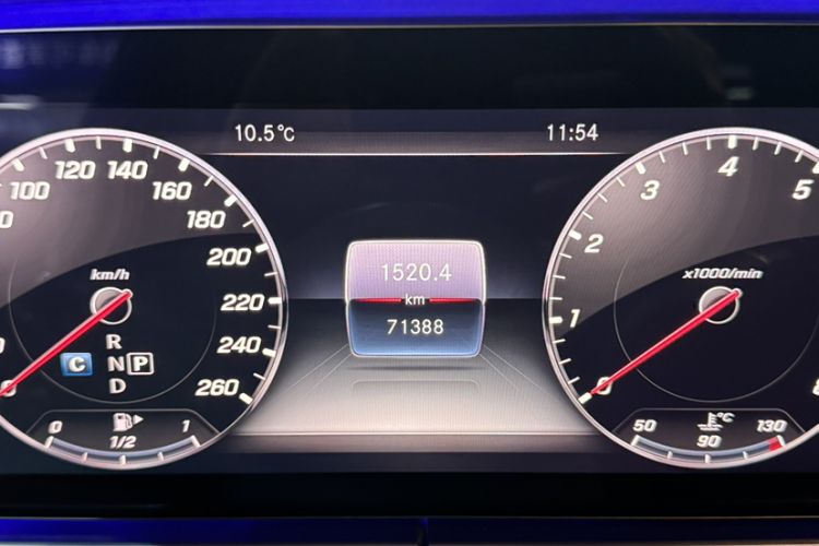 Used Mercedes-Benz E-Class 2019 Facelifted E 300 L Stylish Version Interior 9