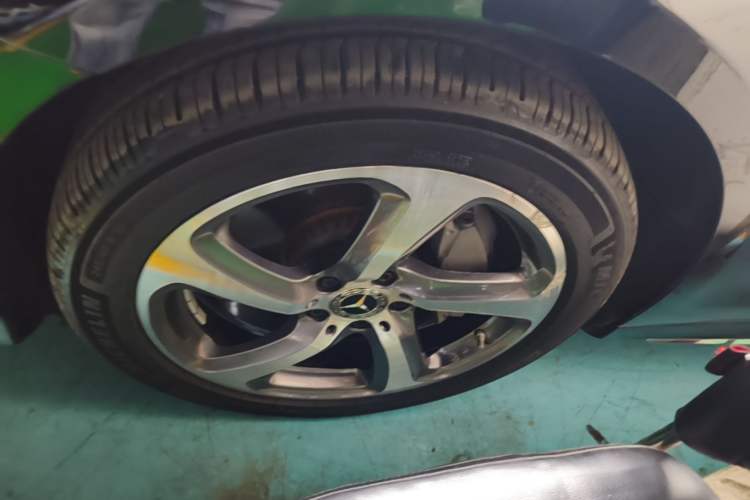 Used Mercedes-Benz E-Class 2019 Restyled E 300 L Sporty and Stylish Edition Left Front Wheel Hub