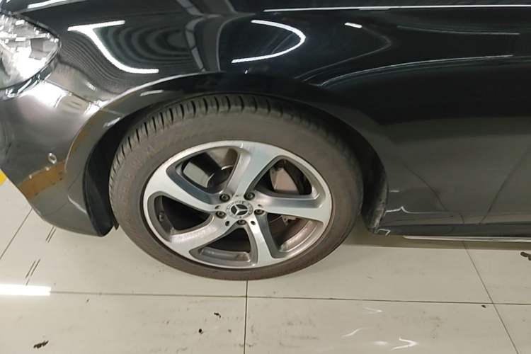 Used Mercedes-Benz E-Class 2019 Restyled E 300 L Sporty and Stylish Edition Left Front Wheel Hub
