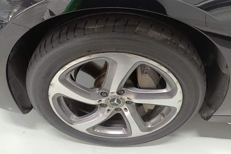 Used Mercedes-Benz E-Class 2019 Restyled E 300 L Sporty and Stylish Edition Left Front Wheel Hub