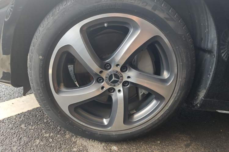 Used Mercedes-Benz E-Class 2019 Restyled E 300 L Sporty and Stylish Edition Left Front Wheel Hub