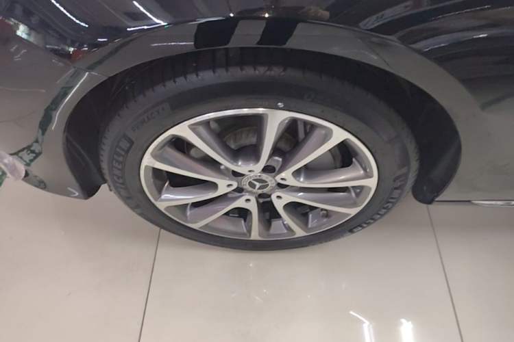 Used Mercedes-Benz E-Class 2019 Facelifted E 300 L Stylish Version Left Front Wheel Hub
