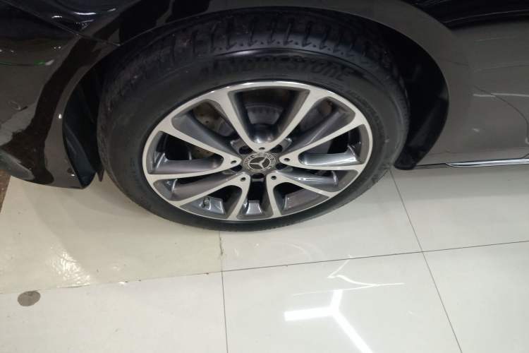 Used Mercedes-Benz E-Class 2019 Facelifted E 300 L Stylish Version Left Front Wheel Hub