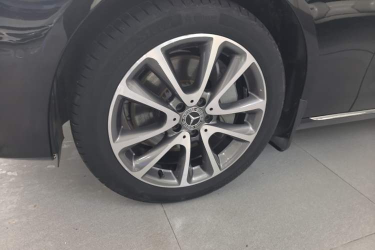 Used Mercedes-Benz E-Class 2019 E 300 L Luxury Model Left Front Wheel Hub