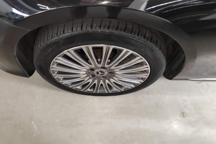 Used Mercedes-Benz E-Class 2019 Facelifted E 300 L Stylish Version Left Front Wheel Hub