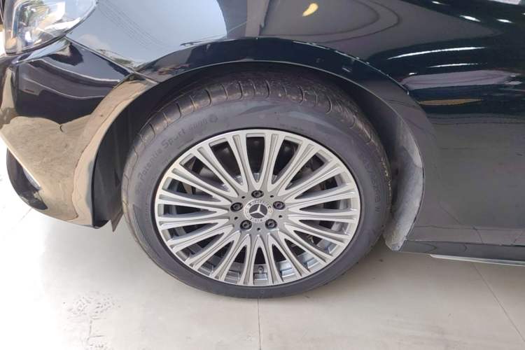 Used Mercedes-Benz E-Class 2019 Restyled E 300 L Sporty and Stylish Edition Left Front Wheel Hub