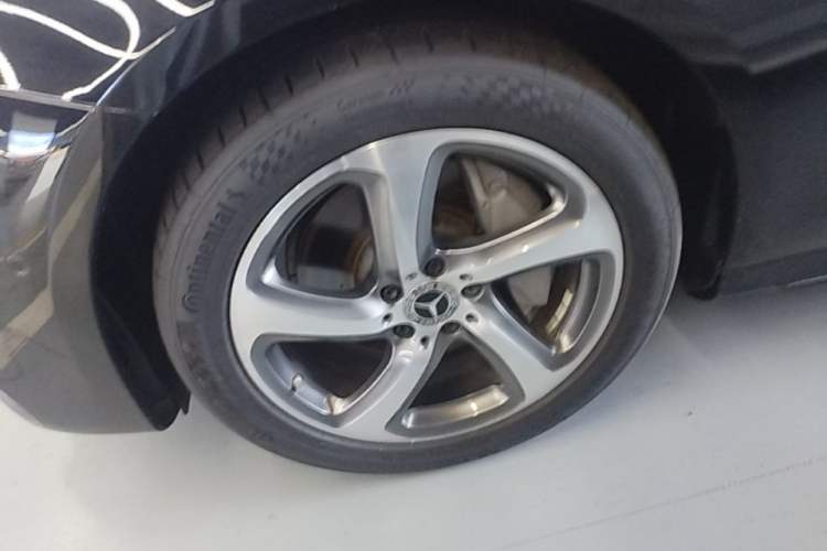 Used Mercedes-Benz E-Class 2019 Restyled E 300 L Sport Luxury Edition Left Front Wheel Hub