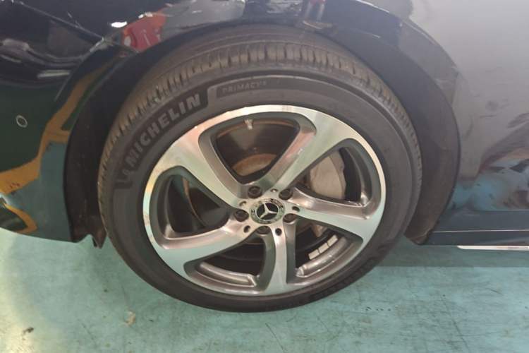 Used Mercedes-Benz E-Class 2019 Restyled E 300 L Sporty and Stylish Edition Left Front Wheel Hub