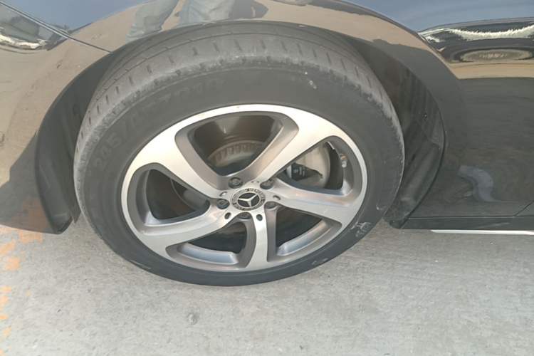 Used Mercedes-Benz E-Class 2019 E 260 L Sport 4MATIC Left Front Wheel Hub