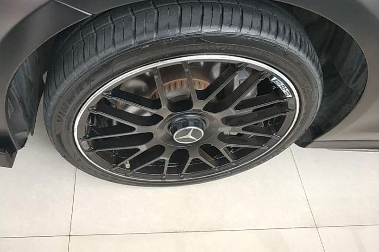 Used Mercedes-Benz E-Class 2019 E 300 L Sporty and Stylish Model Left Front Wheel Hub