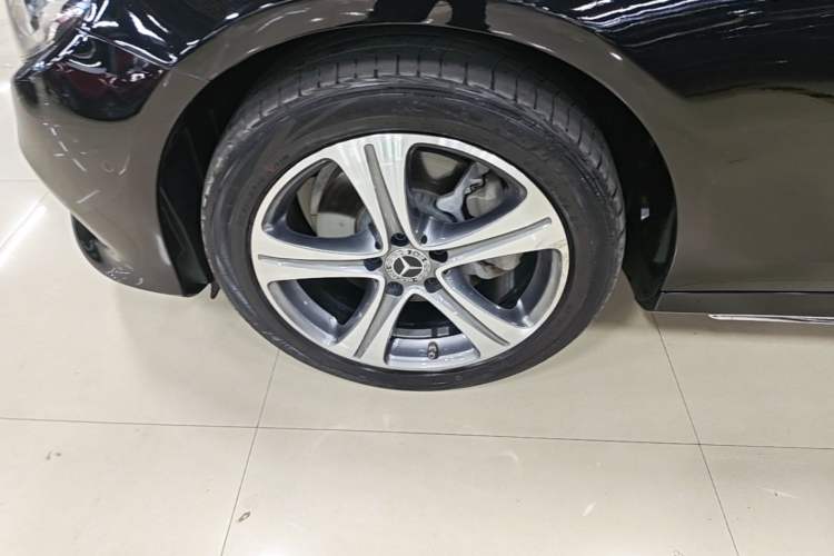 Used Mercedes-Benz E-Class 2019 E 260 L Sport Edition Left Front Wheel Hub