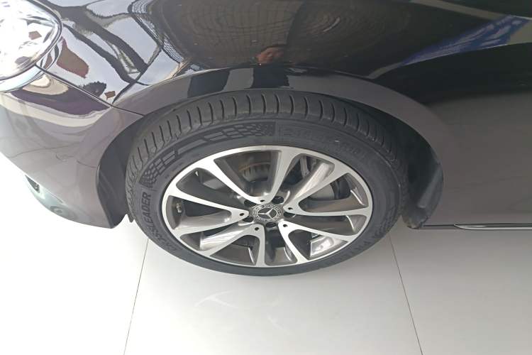 Used Mercedes-Benz E-Class 2019 Restyled E 300 L Luxury Edition Left Front Wheel Hub