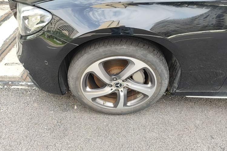 Used Mercedes-Benz E-Class 2019 Restyled E 300 L Sporty and Stylish Edition Left Front Wheel Hub