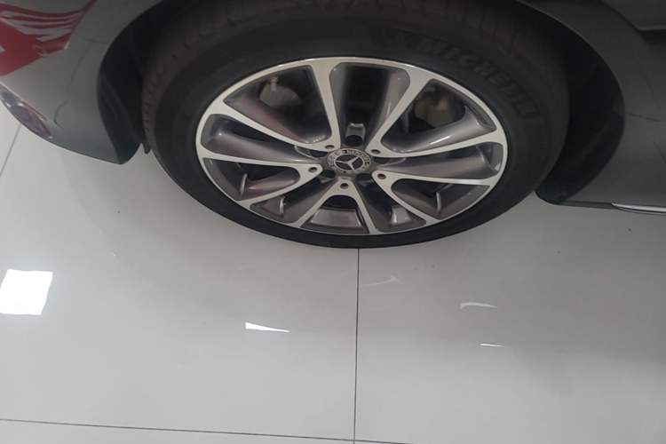 Used Mercedes-Benz E-Class 2019 E 260 L 4MATIC Left Front Wheel Hub