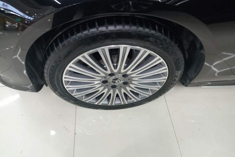 Used Mercedes-Benz E-Class 2019 Restyled E 300 L Sporty and Stylish Edition Left Front Wheel Hub