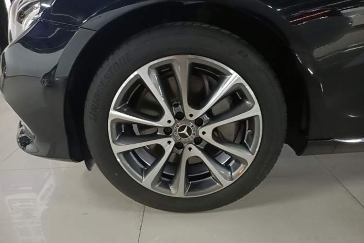 Used Mercedes-Benz E-Class 2019 Restyled E 300 L Luxury Edition Left Front Wheel Hub