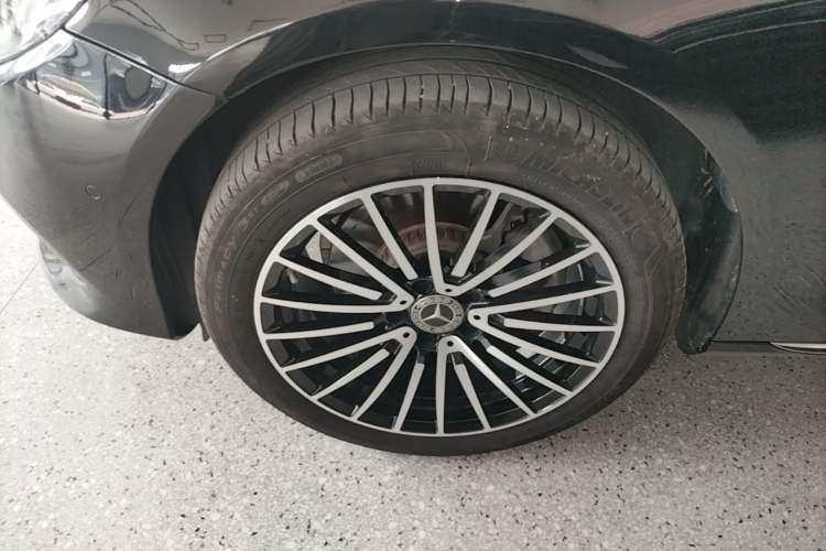 Used Mercedes-Benz E-Class 2019 E 260 L 4MATIC Left Front Wheel Hub