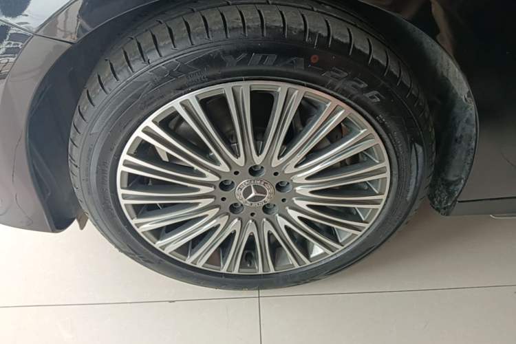 Used Mercedes-Benz E-Class 2019 E 300 L Sporty and Stylish Model Left Front Wheel Hub