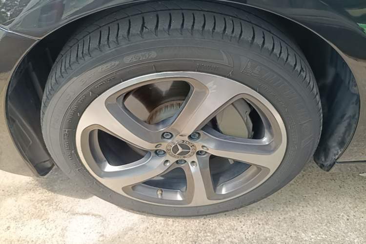 Used Mercedes-Benz E-Class 2019 Restyled E 300 L Sport Luxury Edition Left Front Wheel Hub