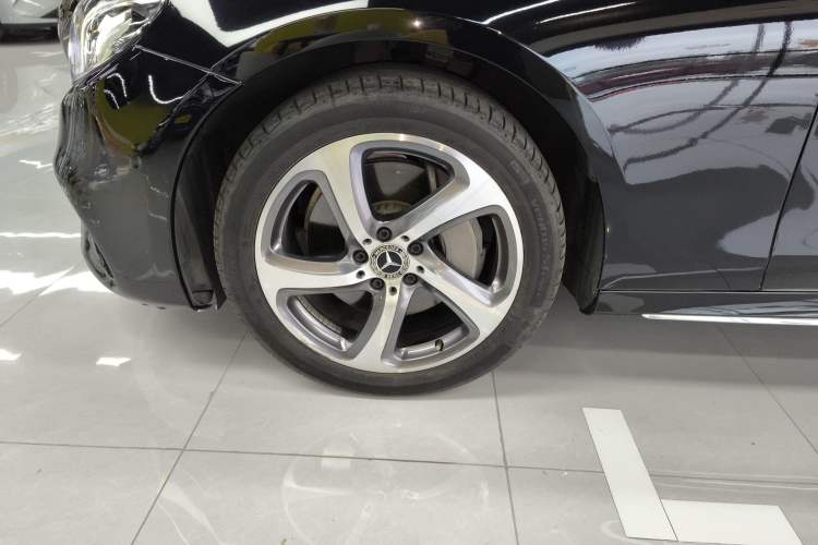 Used Mercedes-Benz E-Class 2019 E 300 L Sporty and Stylish Model Left Front Wheel Hub