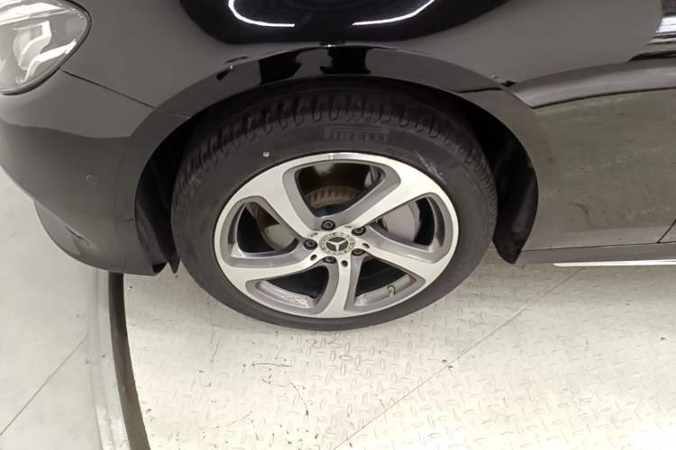 Used Mercedes-Benz E-Class 2019 Restyled E 300 L Sporty and Stylish Edition Left Front Wheel Hub
