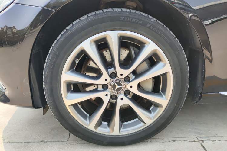 Used Mercedes-Benz E-Class 2019 Restyled E 300 L Luxury Edition Left Front Wheel Hub