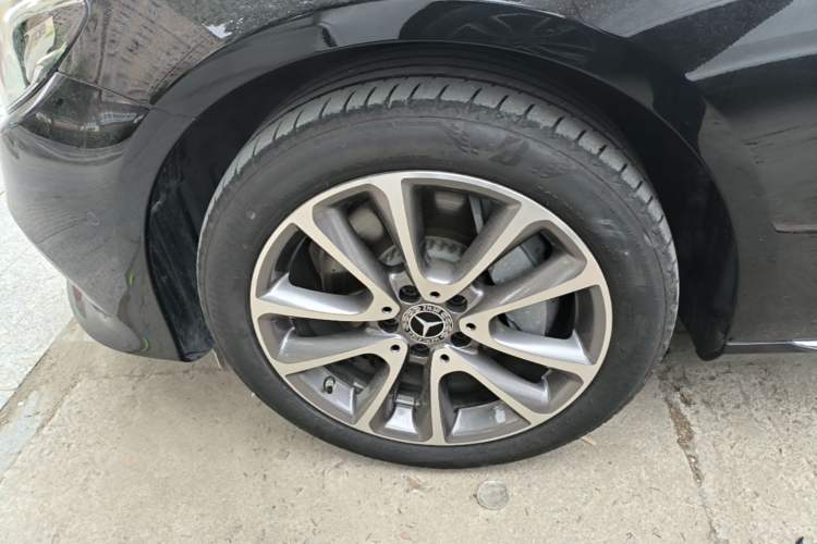 Used Mercedes-Benz E-Class 2019 Restyled E 300 L Luxury Edition Left Front Wheel Hub