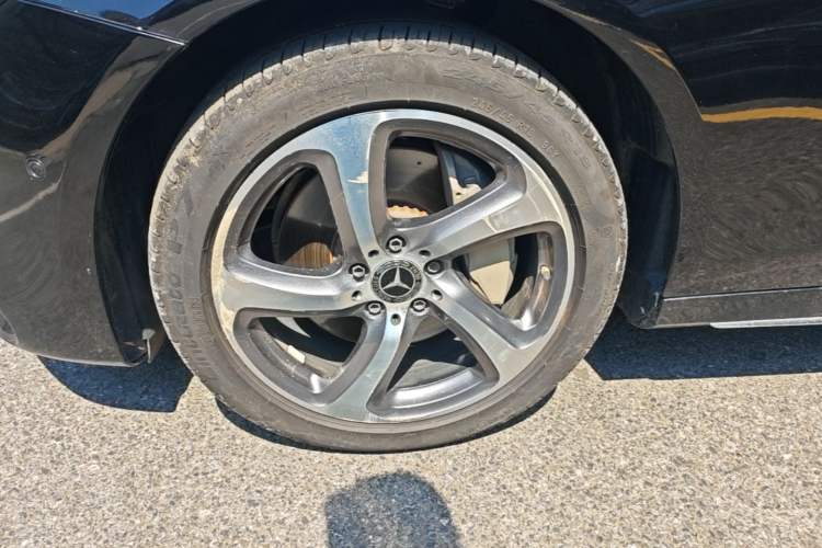 Used Mercedes-Benz E-Class 2019 Restyled E 300 L Sport Luxury Edition Left Front Wheel Hub