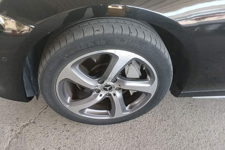 Used Mercedes-Benz E-Class 2019 Restyled E 300 L Sporty and Stylish Edition Left Front Wheel Hub