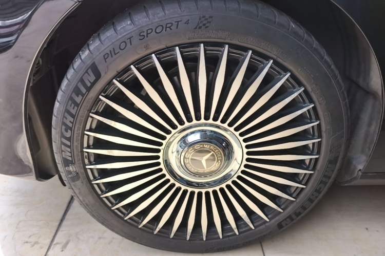 Used Mercedes-Benz E-Class 2019 Restyled E 300 L Luxury Edition Left Front Wheel Hub