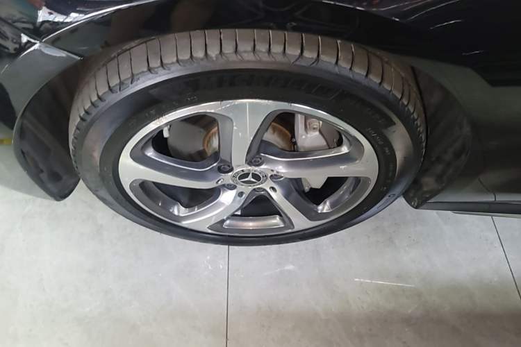 Used Mercedes-Benz E-Class 2019 Restyled E 300 L Sporty and Stylish Edition Left Front Wheel Hub