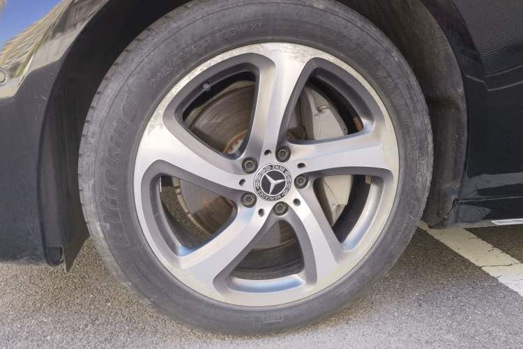Used Mercedes-Benz E-Class 2019 E 300 L Sporty and Stylish Model Left Front Wheel Hub