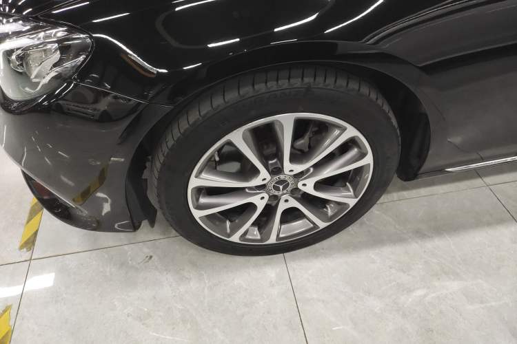 Used Mercedes-Benz E-Class 2019 E 260 L 4MATIC Left Front Wheel Hub