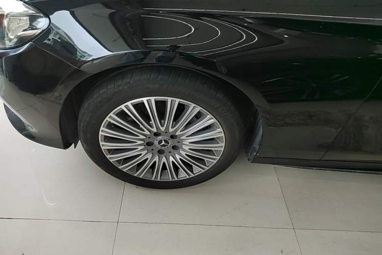 Used Mercedes-Benz E-Class 2019 Restyled E 300 L Sporty and Stylish Edition Left Front Wheel Hub